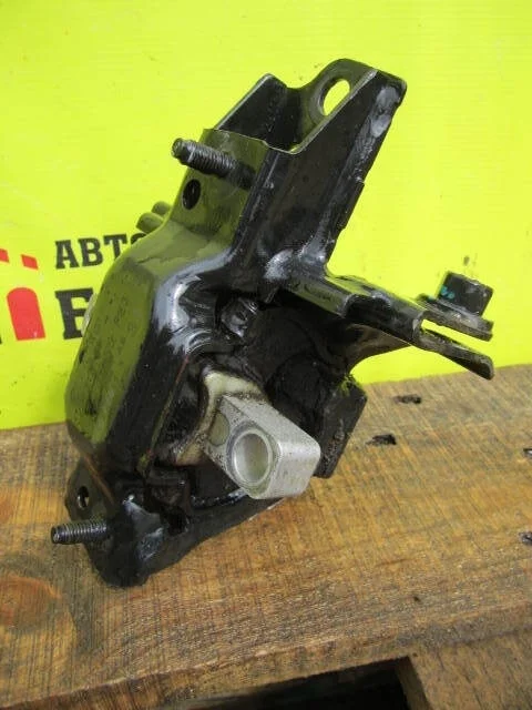 Подушка двигателя Skoda Rapid