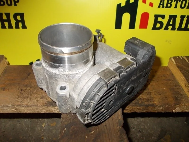 Дроссельная заслонкa Ford Kuga 1751015 1.6