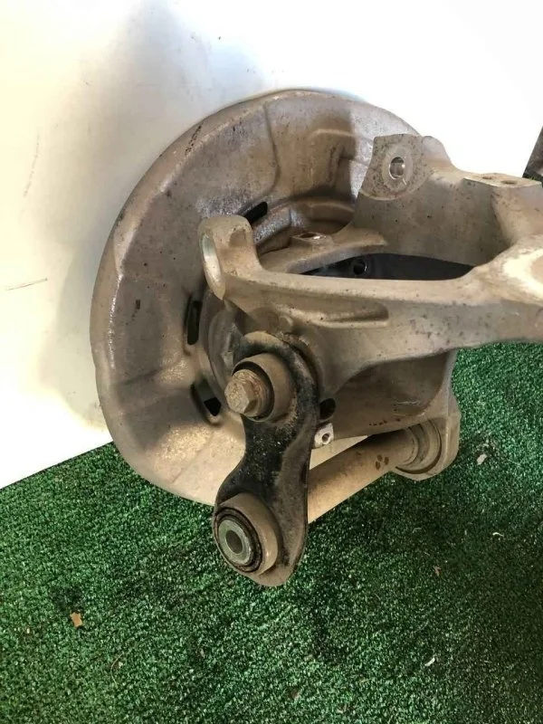 Кулак поворотный Bmw X5 33326879102 F15, задний правый