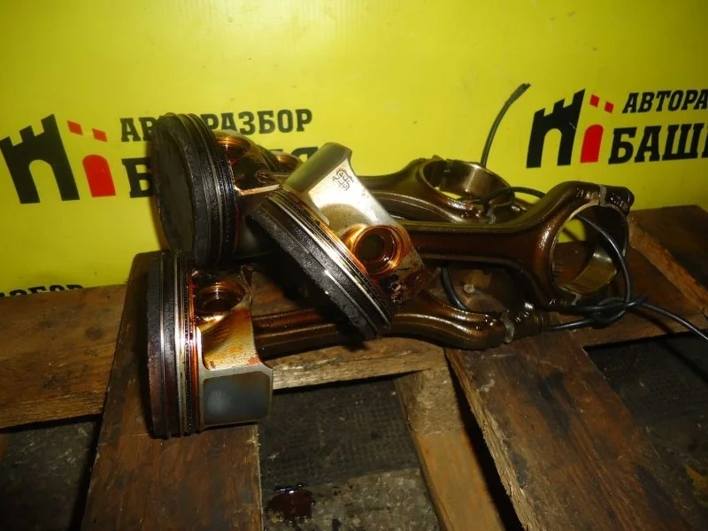 Поршень с шатуном Skoda Rapid 04E198401D