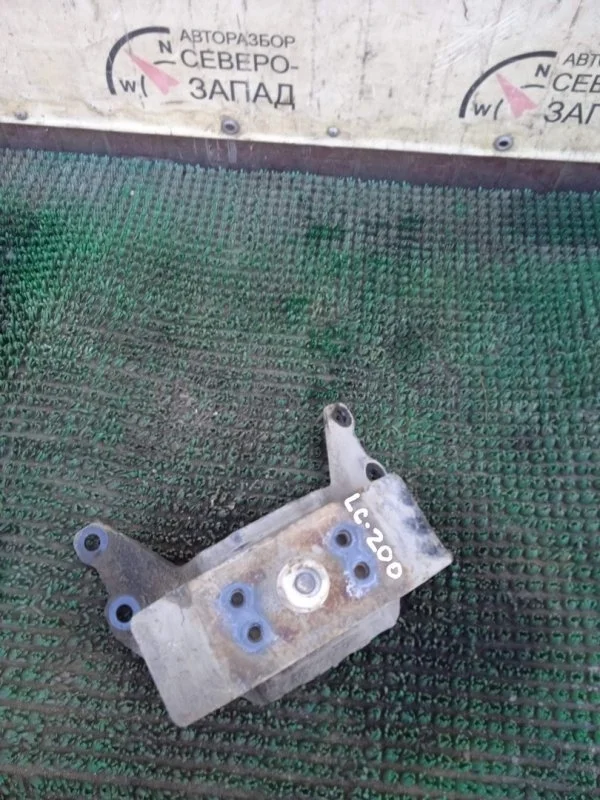 Подушка двигателя Toyota Land Cruiser 1237151070 VDJ200 1VD, задняя