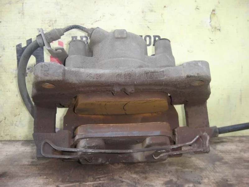 Суппорт тормозной Audi A4 8W0615123 B9, передний левый