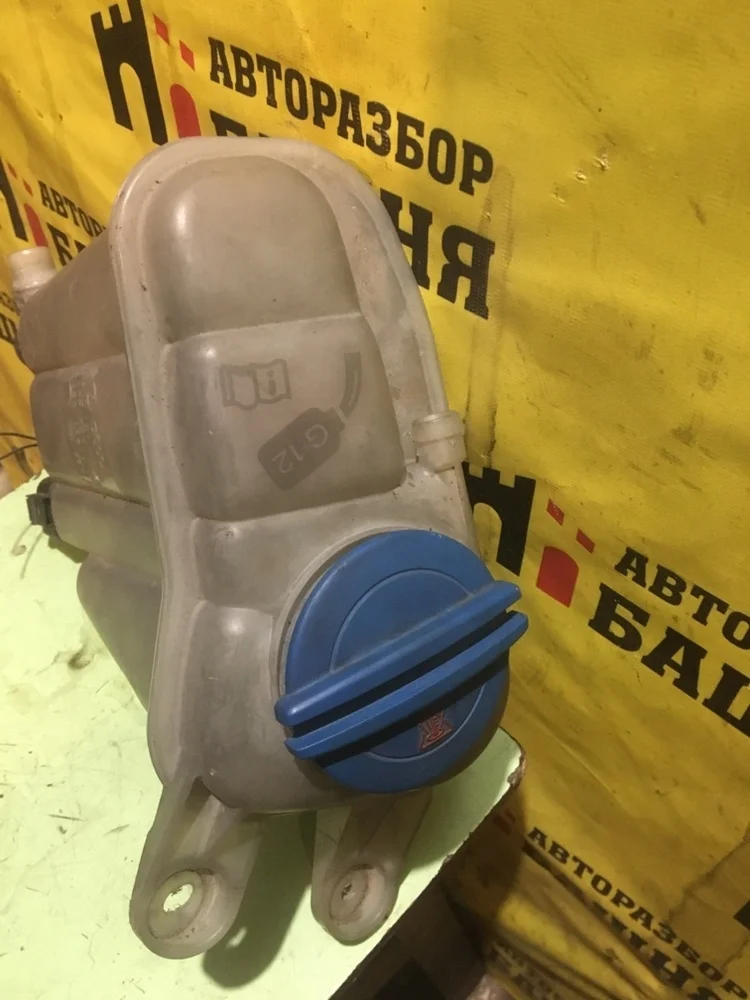 Бачок расширительный Audi Q5 8K0121405N