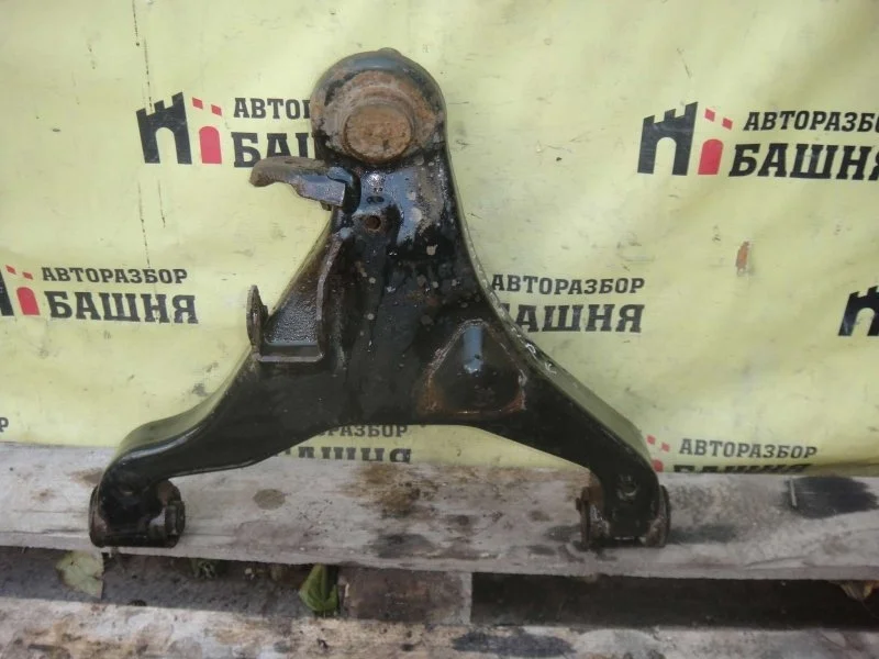 Рычаг подвески Nissan Navara 54500EB300, передний правый