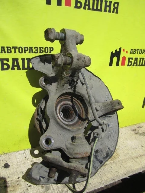 Кулак поворотный Toyota Avensis