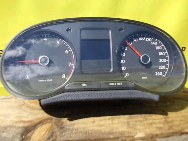Щиток приборов Volkswagen Polo 6RU920860B