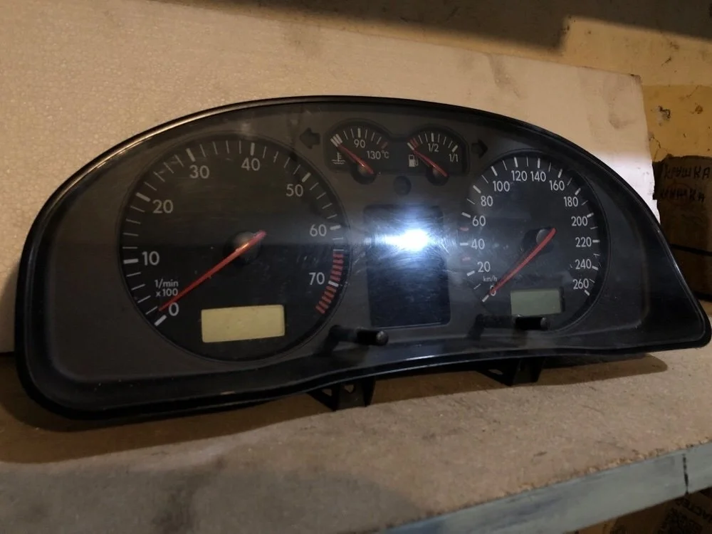 Щиток приборов Volkswagen Passat B5+