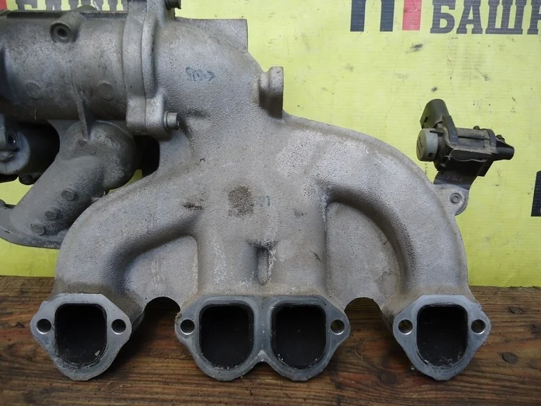 Коллектор впускной Volkswagen Touran 03G129713K