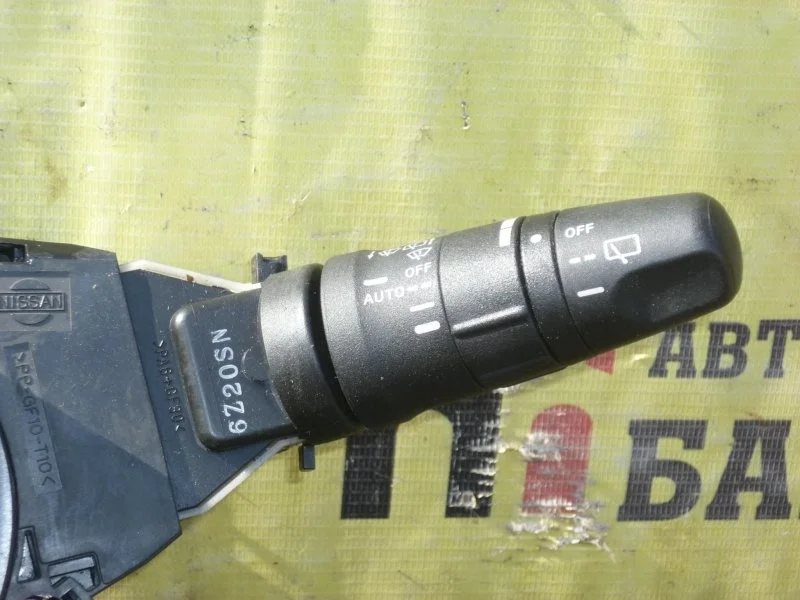 Подрулевой переключатель дворников Nissan Tiida 25260EM00E C11