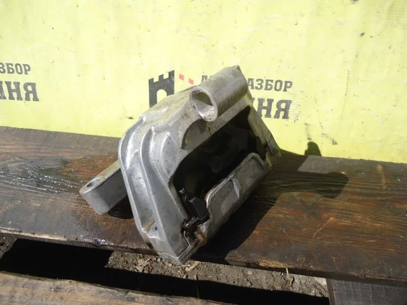 Подушка двигателя Volkswagen Tiguan 5N0199262F, правая