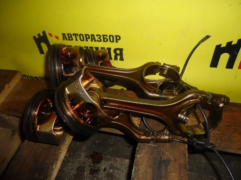 Поршень с шатуном Volkswagen Polo 04E198401R