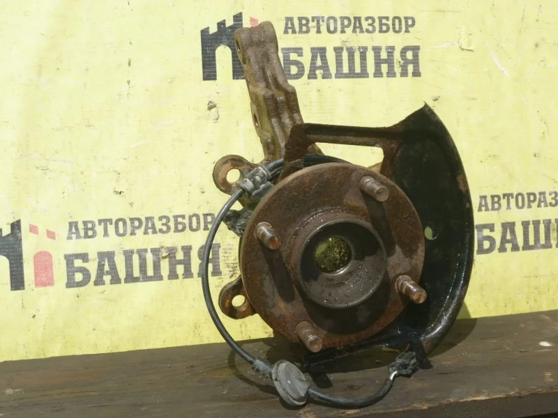 Кулак поворотный Nissan Almera 4001595F0A B10, передний левый