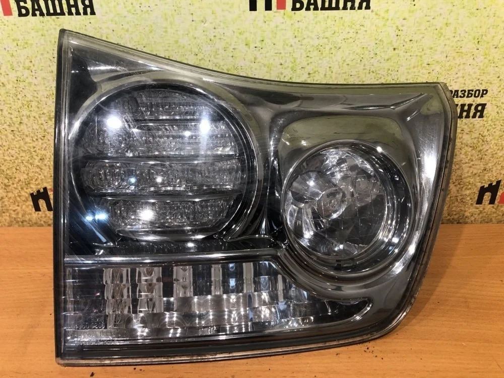 Фонарь Toyota Harrier