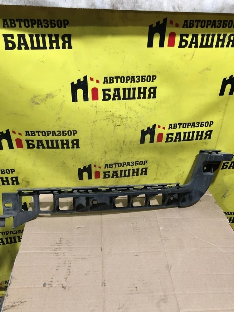 Кронштейн бампера Skoda Octavia 2018 5E5807864 A7 CWVA, задний правый