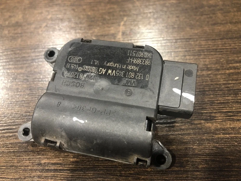 Моторчик заслонки печки Volkswagen Jetta 1K0907511