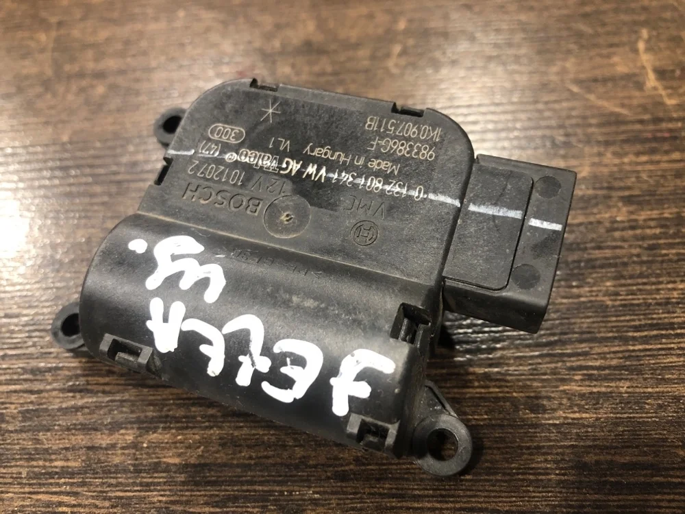 Моторчик заслонки печки Volkswagen Jetta 1K0907511B