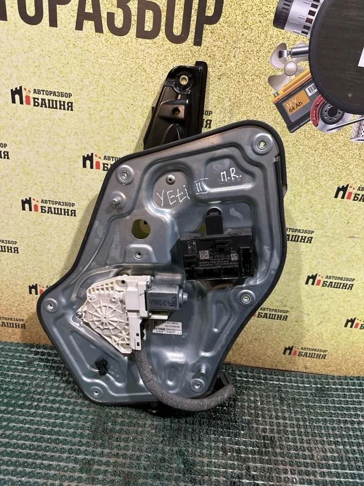 Стеклоподьемник Skoda Yeti 2013 5L0837462 CBZB, передний правый