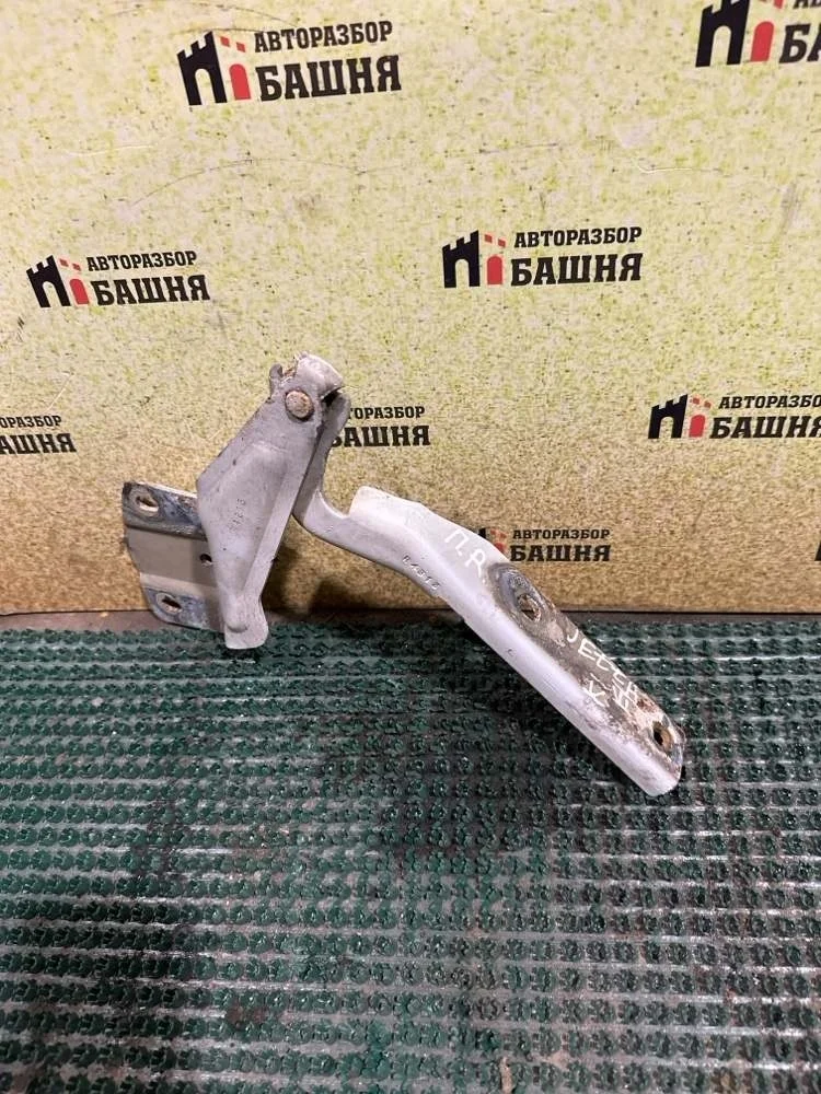 Петля капота Volkswagen Jetta 2014 5C6823302 CAXA, правая