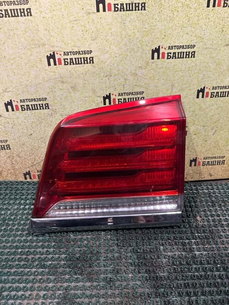 Фонарь внутренний Lexus LX570 2010 URJ201
