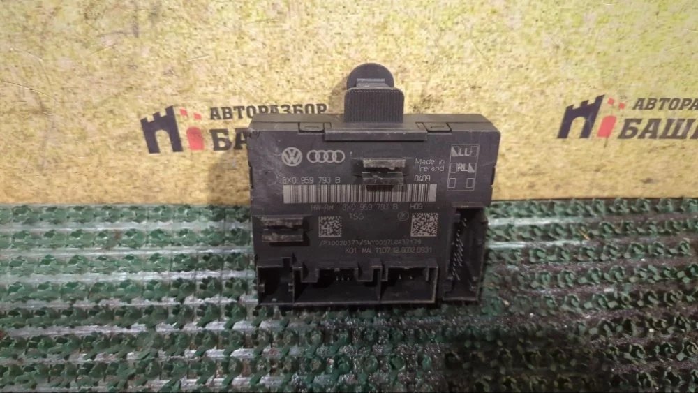 Блок управления дверьми Audi Q3 8X0959793B, передний левый