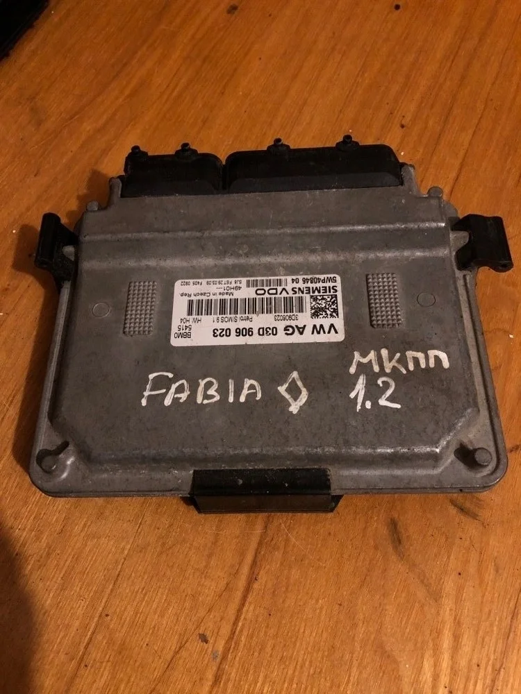 Блок управления двс Skoda Fabia 2009