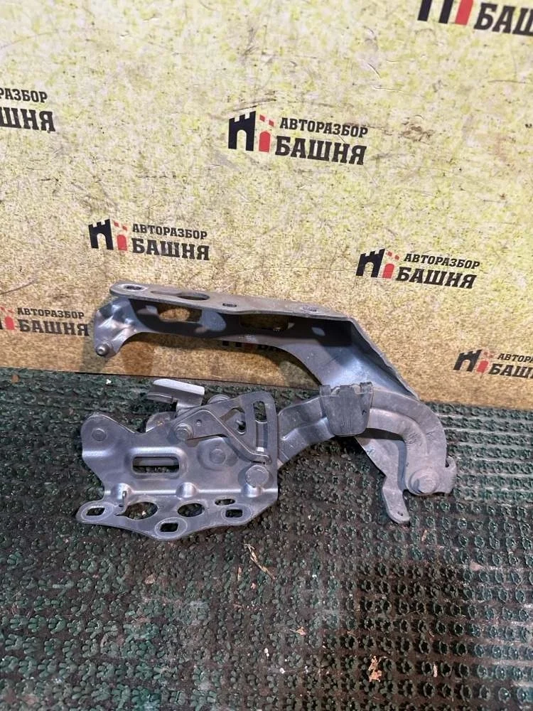 Петля капота Mercedes C-Class 2014 A2058800828 W205 274.910, левая