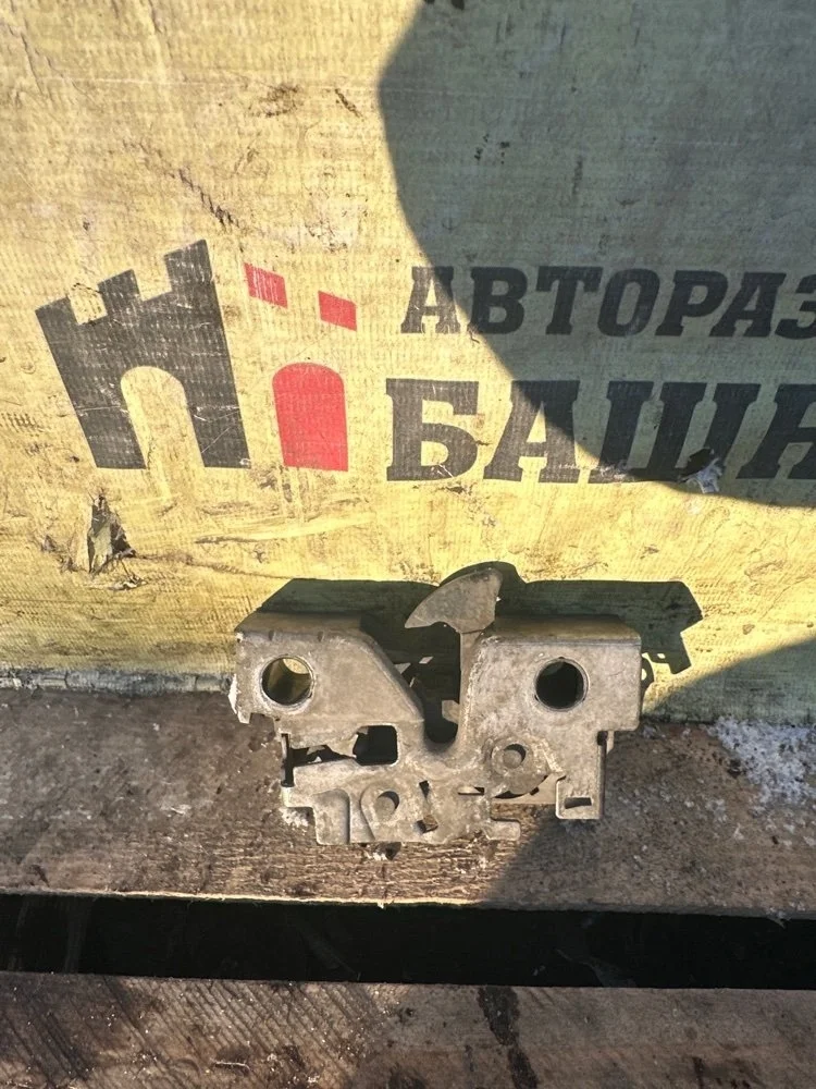 Замок капота Volkswagen Polo 2021 6