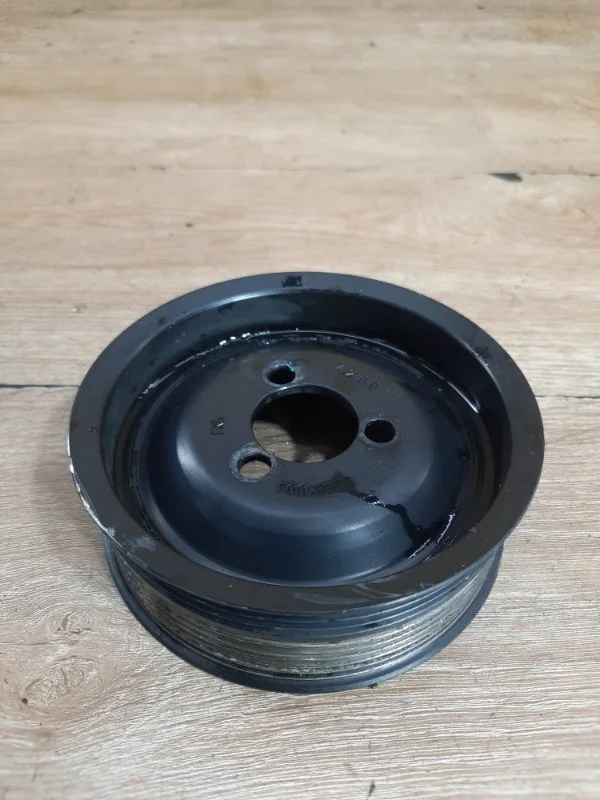 Шкив помпы Opel Astra J ХЕТЧБЭК 5ДВ. ПРАВЫЙ РУЛЬ