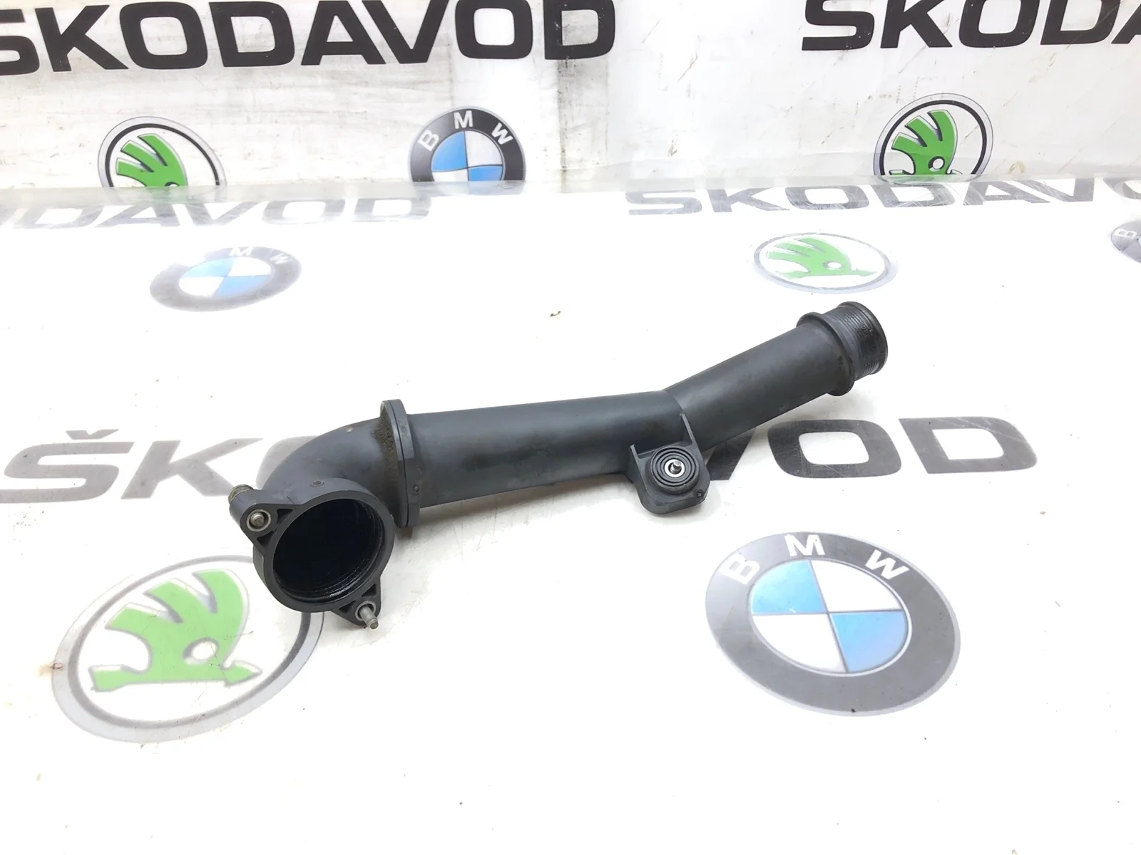 Патрубок интеркулера Skoda Octavia 2014 04L145770S A7 (5E)