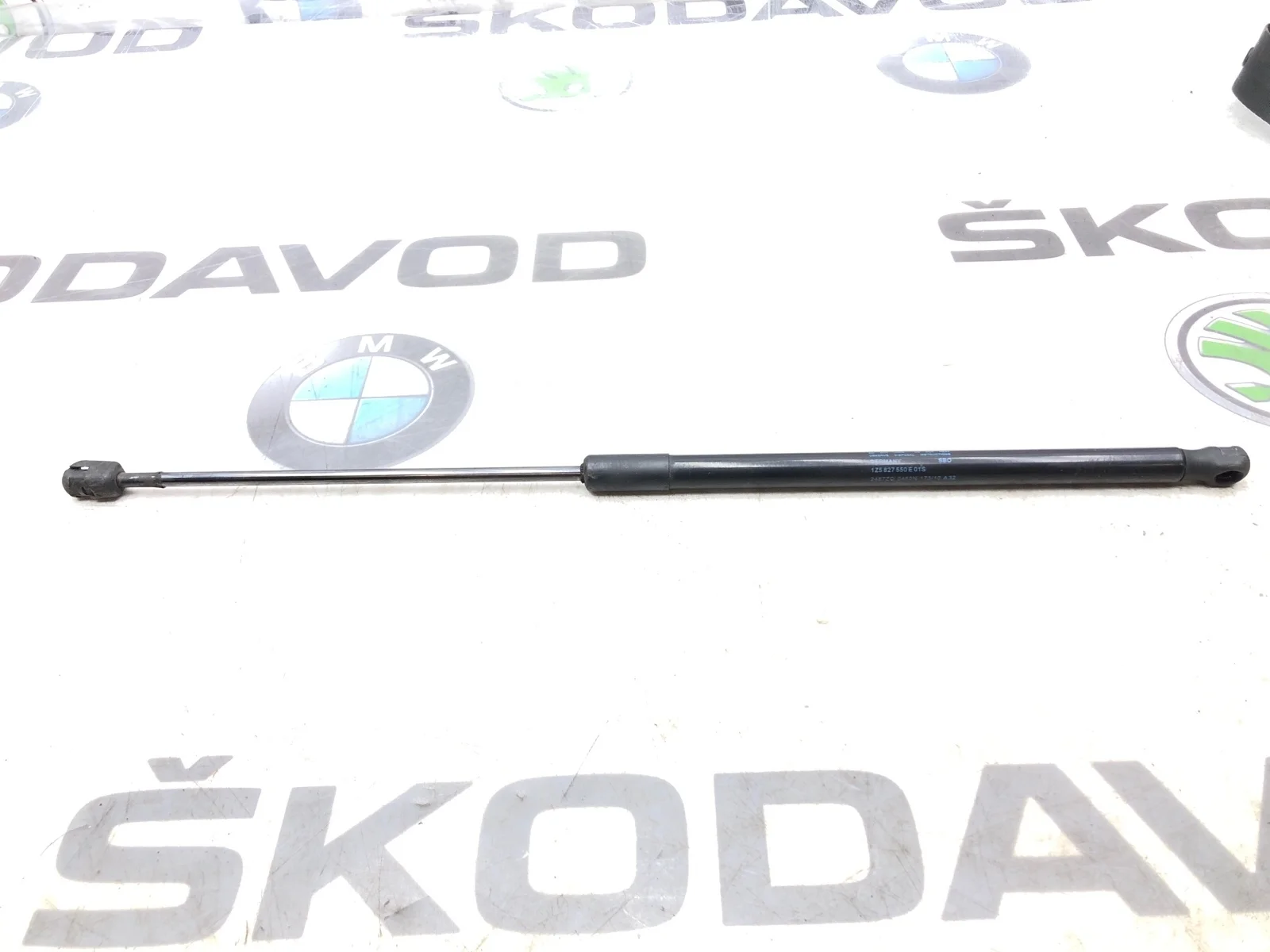Амортизатор крышки багажника Skoda Octavia Rs 2010 1Z5827550E A5 (1Z) 2.0 CCZA