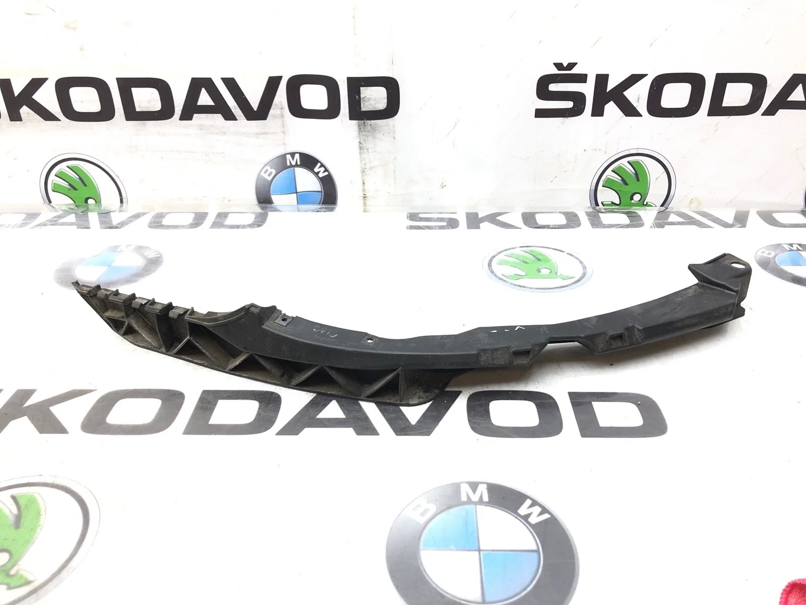 Направляющая бампера Skoda Octavia Rs 2010 1Z0807184D A5 (1Z) 2.0 CCZA, передняя правая
