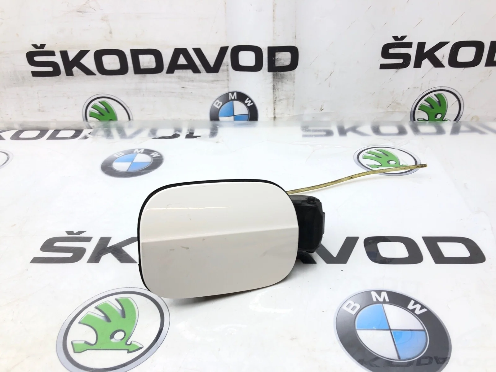 Лючок бензобака Skoda Octavia 2017 5E0809702B A7 (5E) 1.6 DDYA