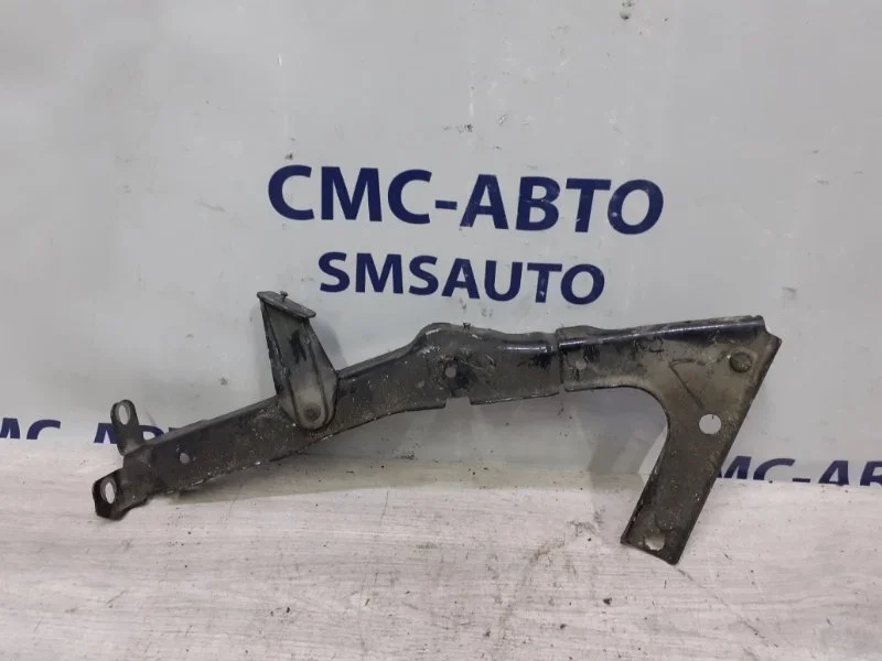 Кронштейн крыла Audi A5 8T0821135C 8T 2.0T CDN, передний левый