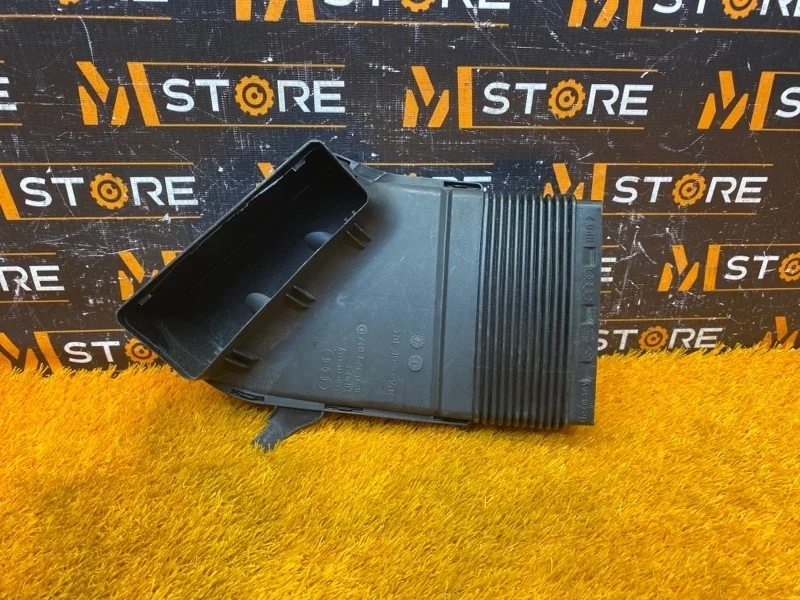 Патрубок воздухозаборника Audi A4 2007 B7/8E