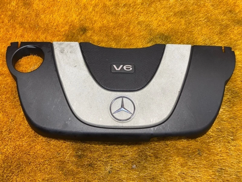 Крышка двигателя Mercedes-Benz -Class 2010 W204