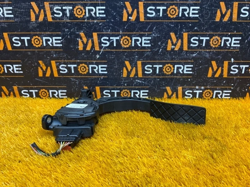Педаль газа Audi A6 2012 C7/4G