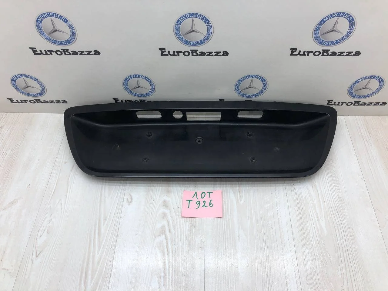 Накладка крышки багажника Mercedes W203