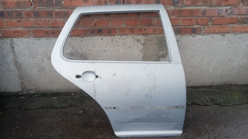 Дверь задняя правая Volkswagen Golf 1J1