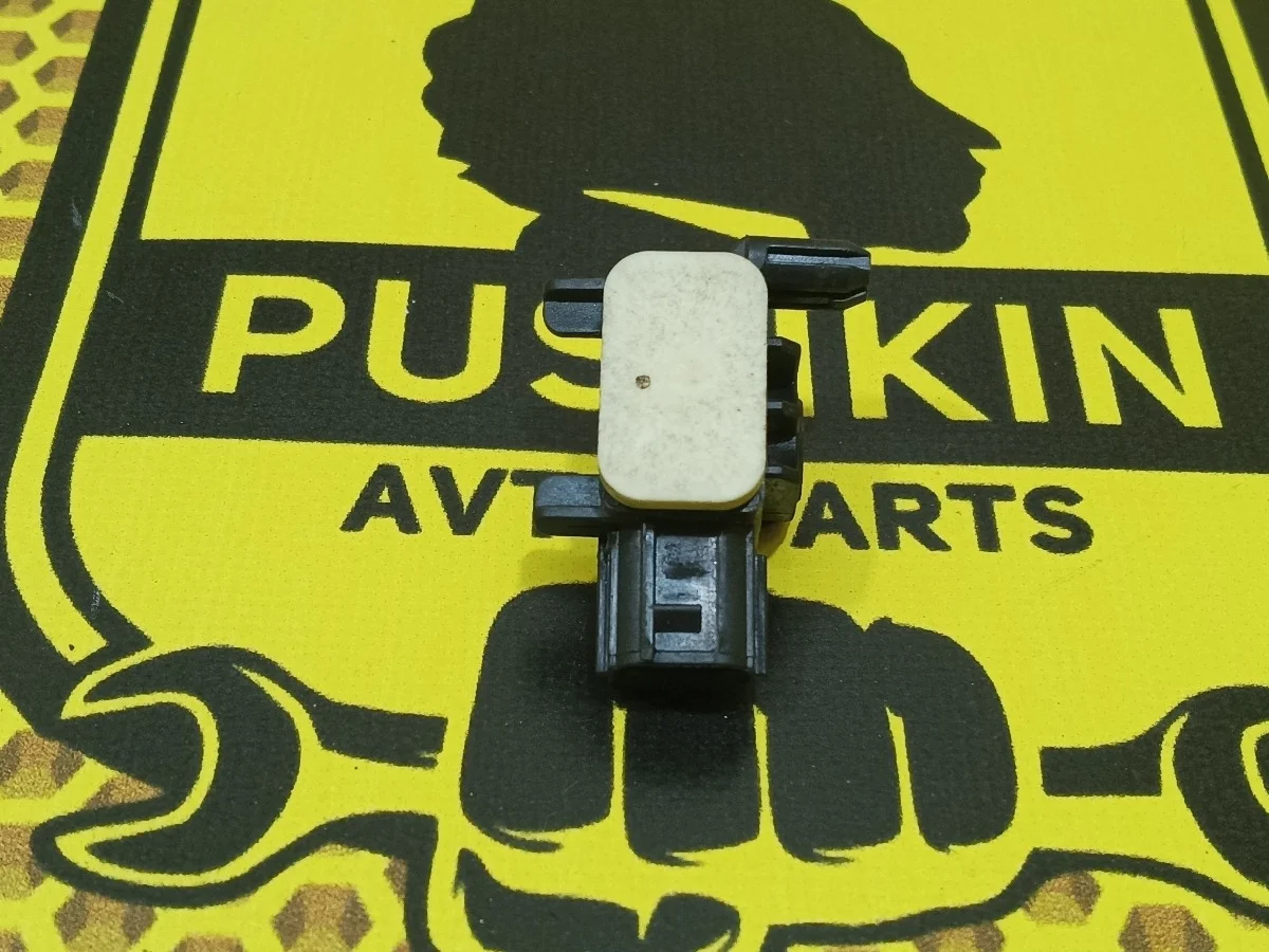 Датчик удара airbag Nissan Juke 2012 F15