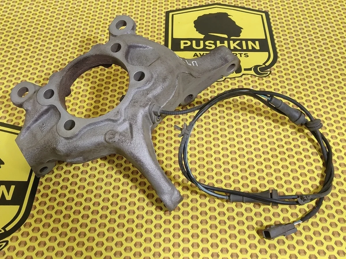 Кулак поворотный Nissan Juke 2012 F15