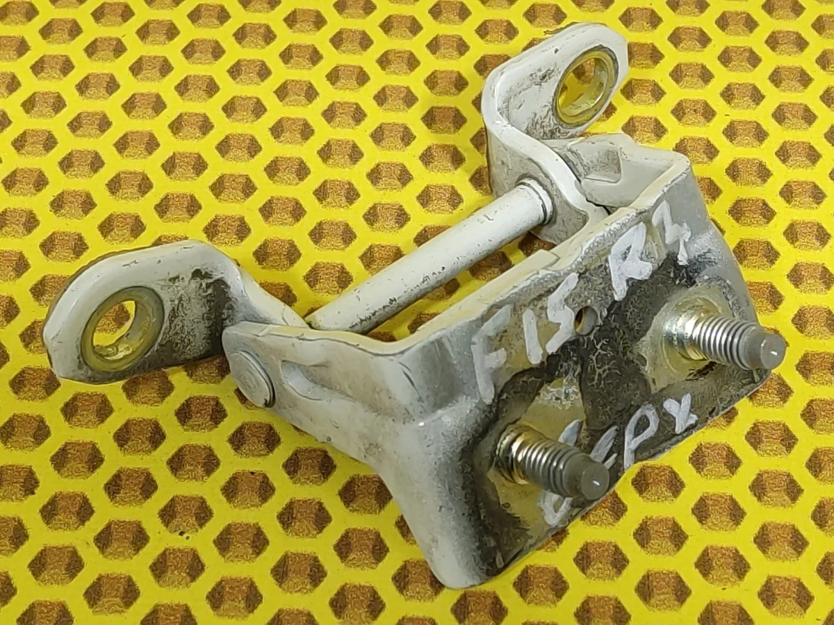 Петля двери задняя верхняя Nissan Juke 2012 F15