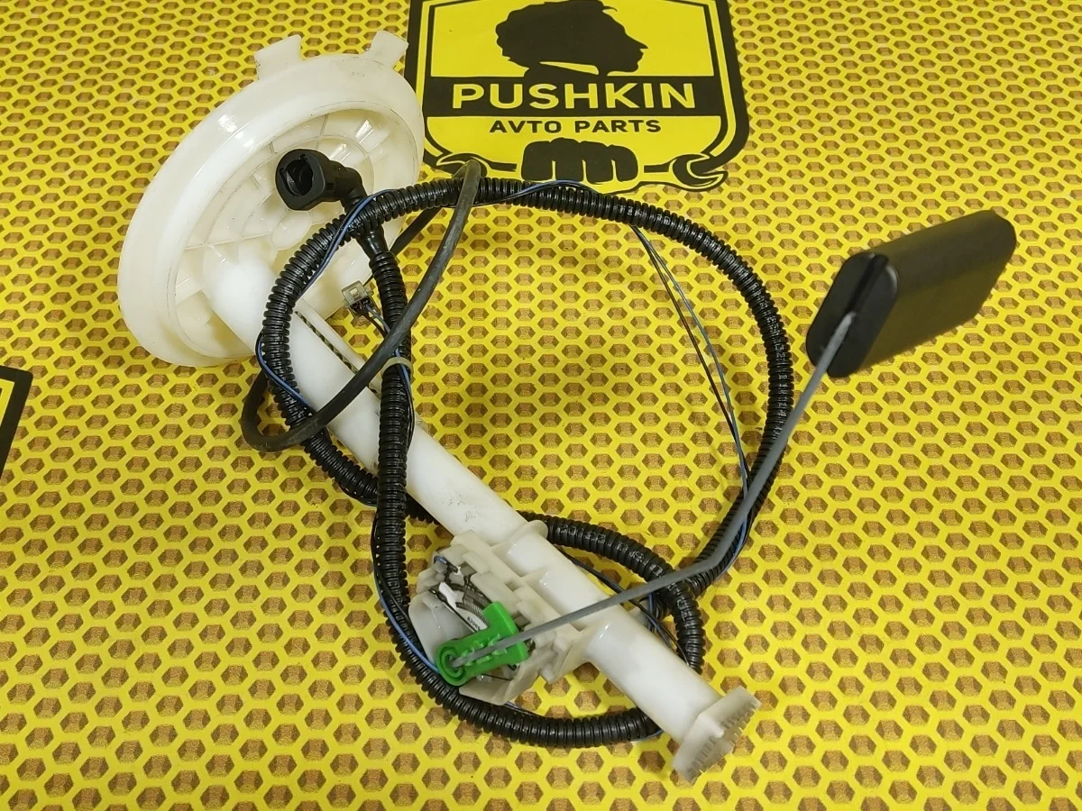 Датчик уровня топлива Nissan Juke 2012 F15