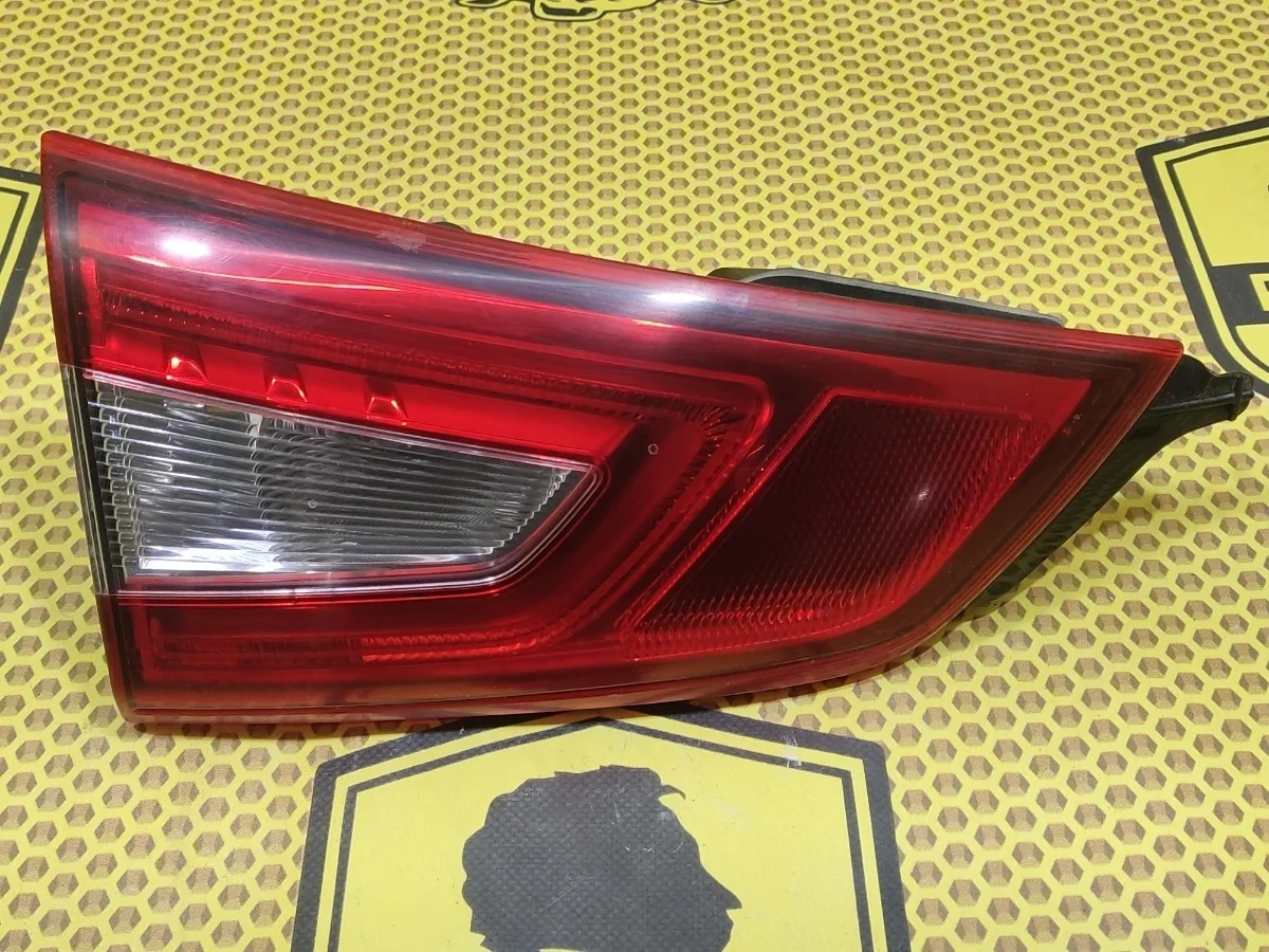 Фонарь в крышку багажника Nissan Qashqai 2014 J11