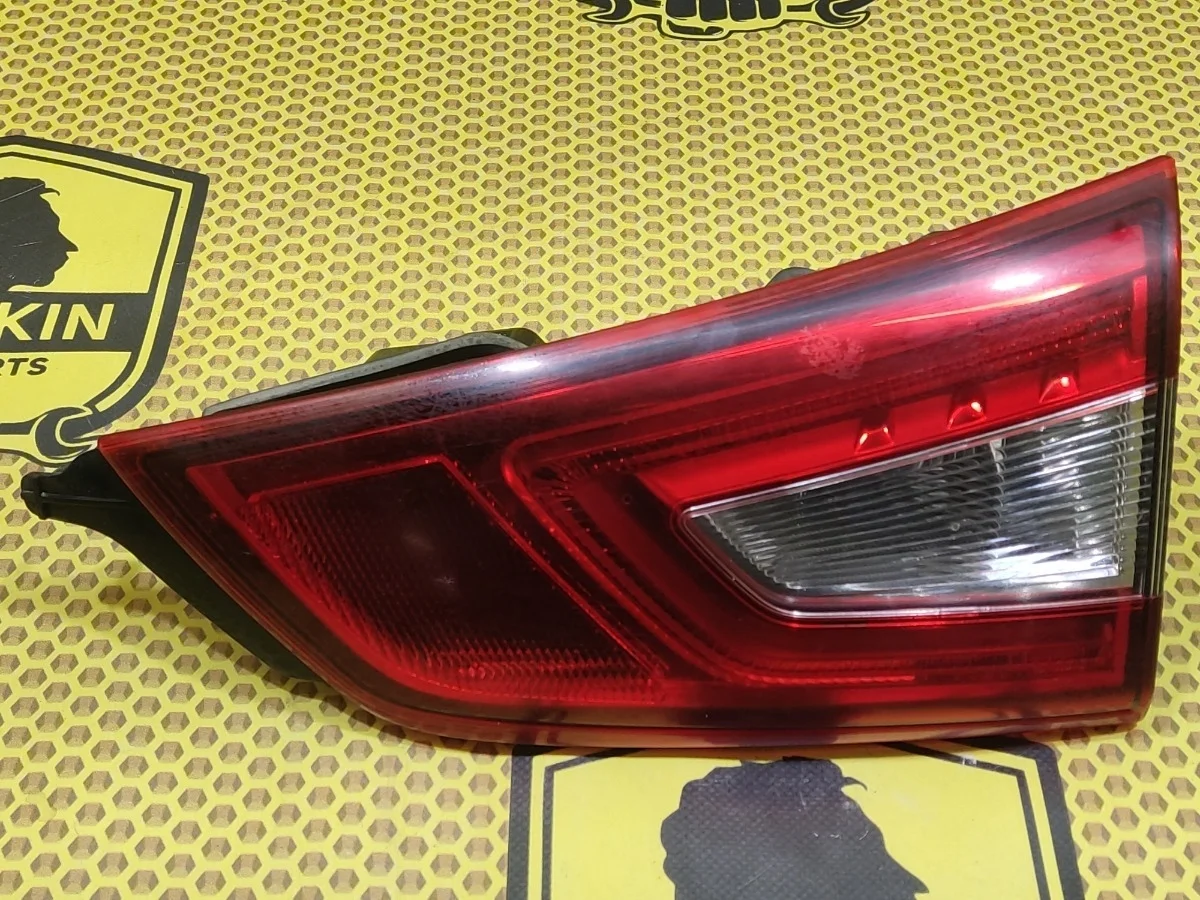 Фонарь в крышку багажника Nissan Qashqai 2014 J11