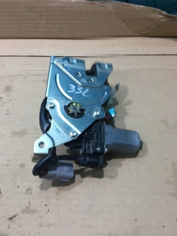 Замок двери багажника Toyota Land Cruiser 2018 6939060061 URJ202 4.5 1VD-FTV, задний левый