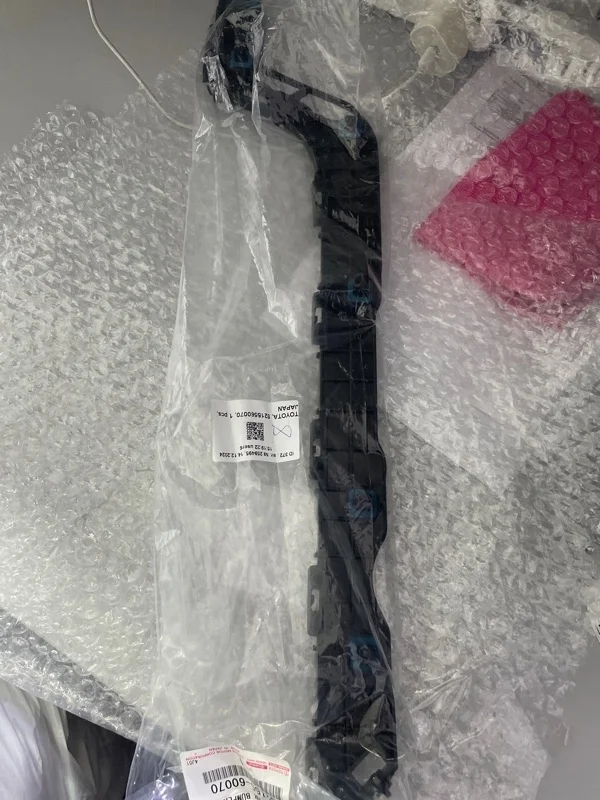 Кронштейн бампера Toyota Land Cruiser 200 2008> 5215560070, задний правый