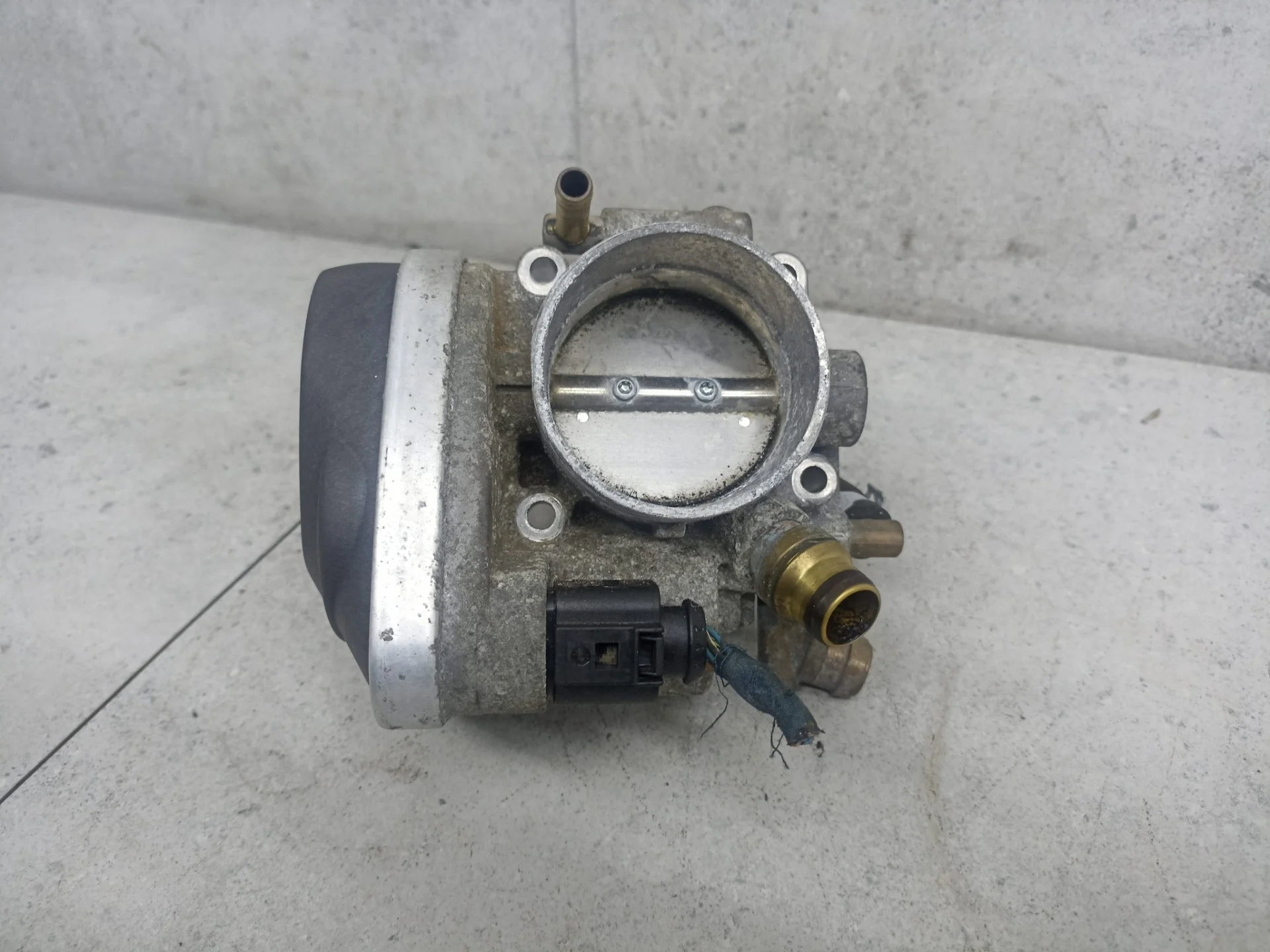 Дроссельная заслонка Opel Astra H 2007 55562380