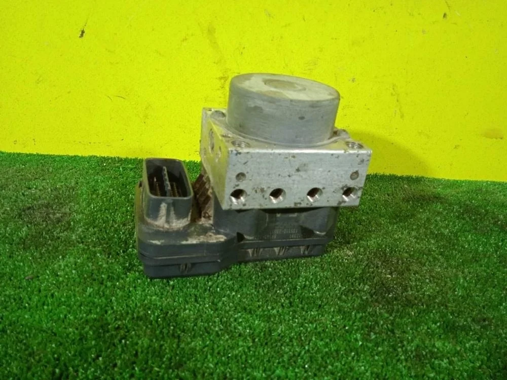 Блок управления abs Toyota Corolla 2011 150