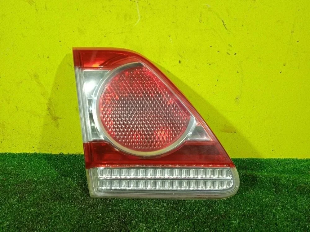 Фонарь внутренний Toyota Corolla 2011 150