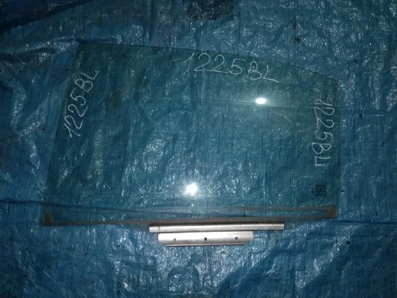 стекло TOYOTA AVENSIS AZT251 -
